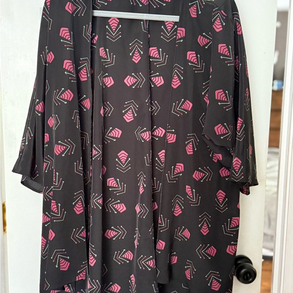 LuLaRoe Black Kimono with Pink and Green Arrows